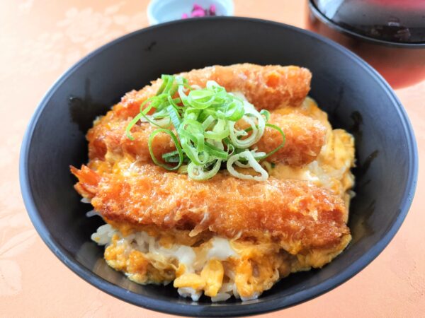 海老フライ玉子とじ丼の画像